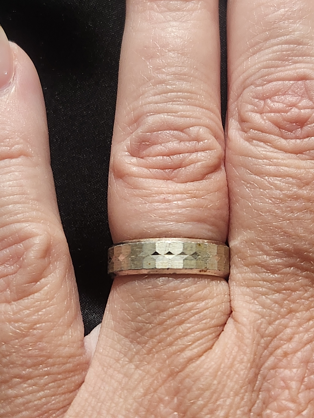 Vintage W. GERMANY Eloxal Silver-Tone Diamond-Cut Band Ring
Classic vintage